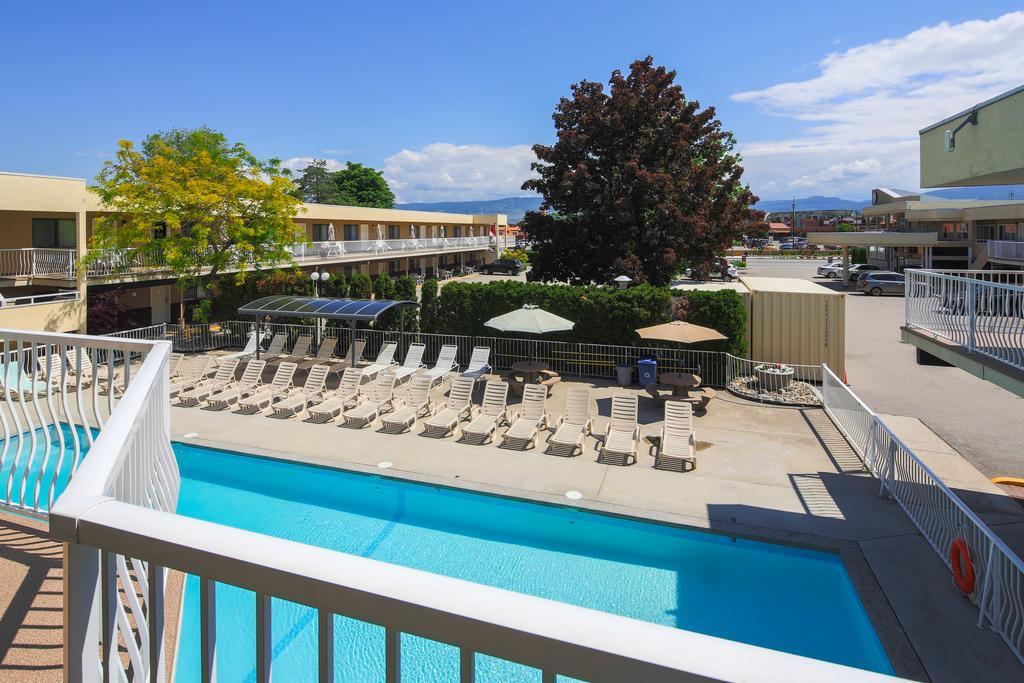Siesta Suites Kelowna Exterior foto